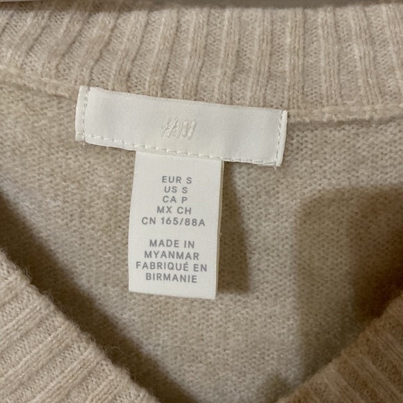 H&M sweater vest - Picture 2 of 2